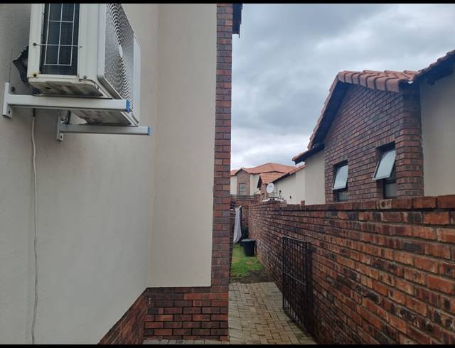 3 BEDROOM TOWNHOUSE FOR SALE IN WATERVAL EAST